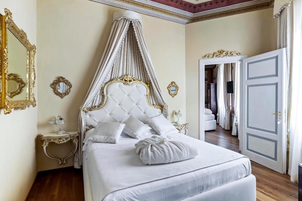 Bed and Breakfast Residenza D'Epoca Palazzo Borghesi Сиена Экстерьер фото